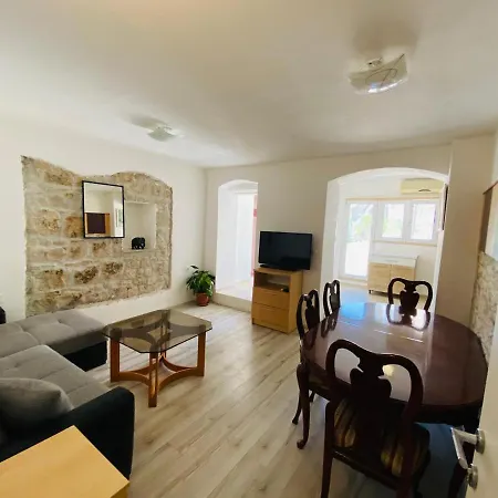 Dalmata Garden 公寓