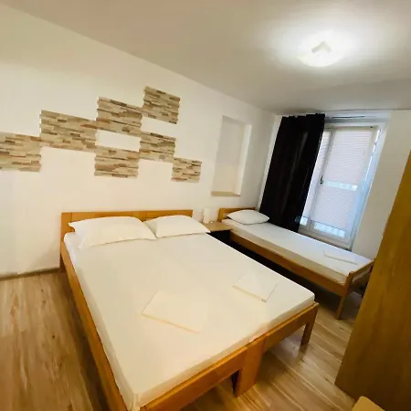 Dalmata Garden 公寓 *