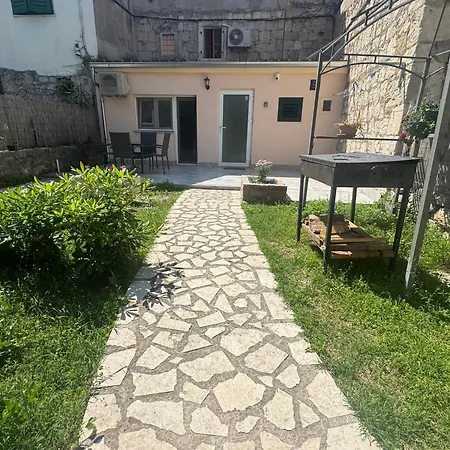 Dalmata Garden Apartament *